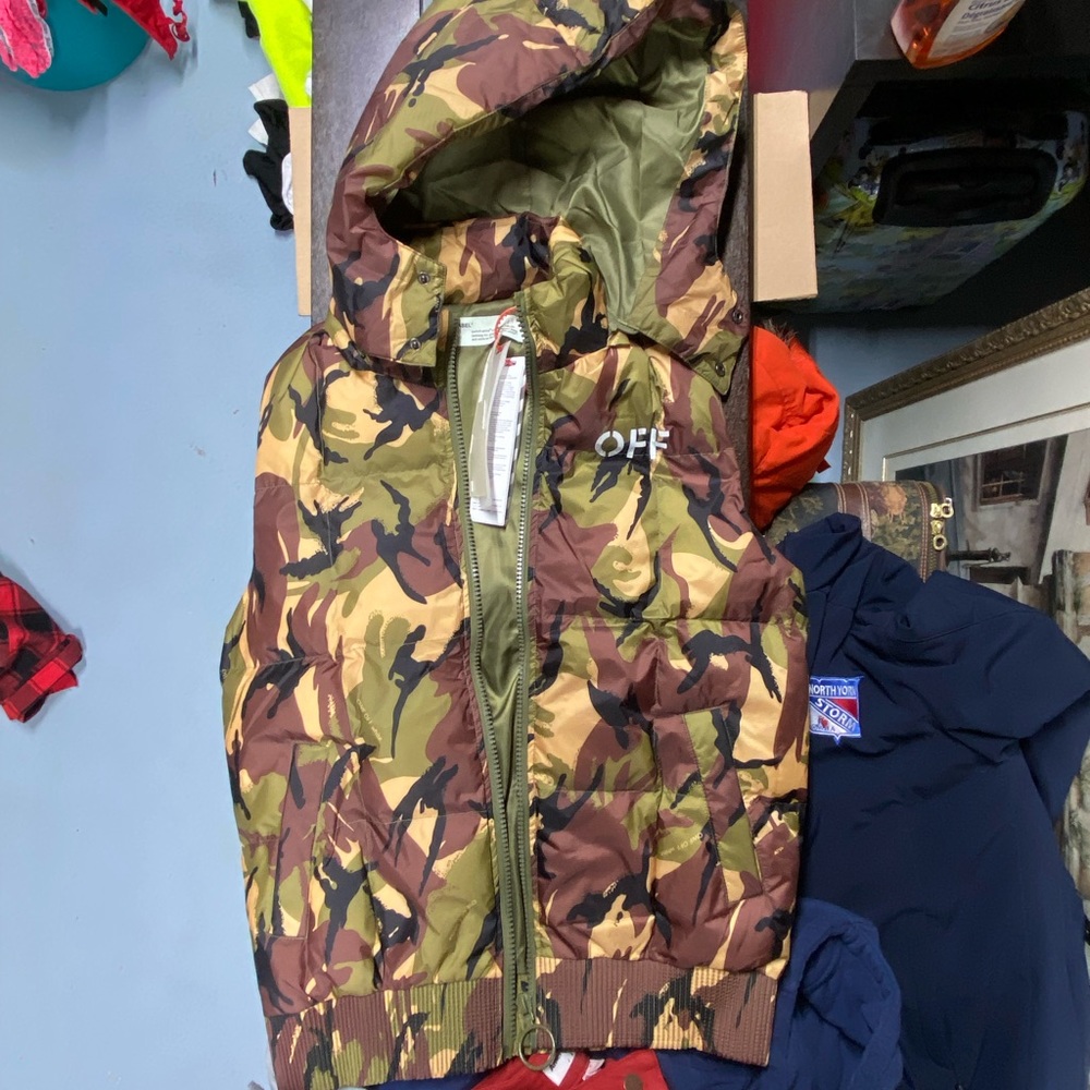 Off-White Arrows Patch green camo vest